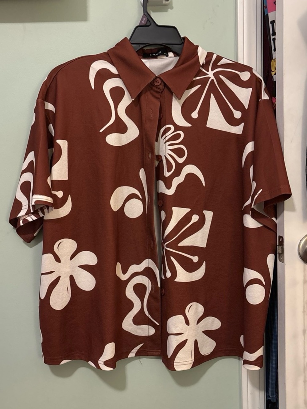 Brown Floral Graphic Button-Up Shirt